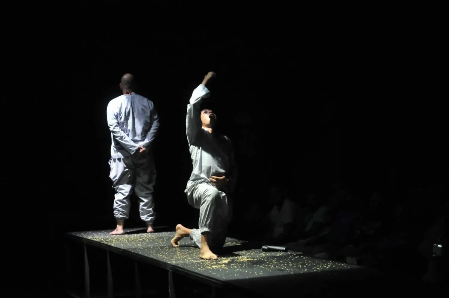 العرض البحريني يطرح تساؤلات عدة (مهرجان القاهرة للمسرح التجريبي)