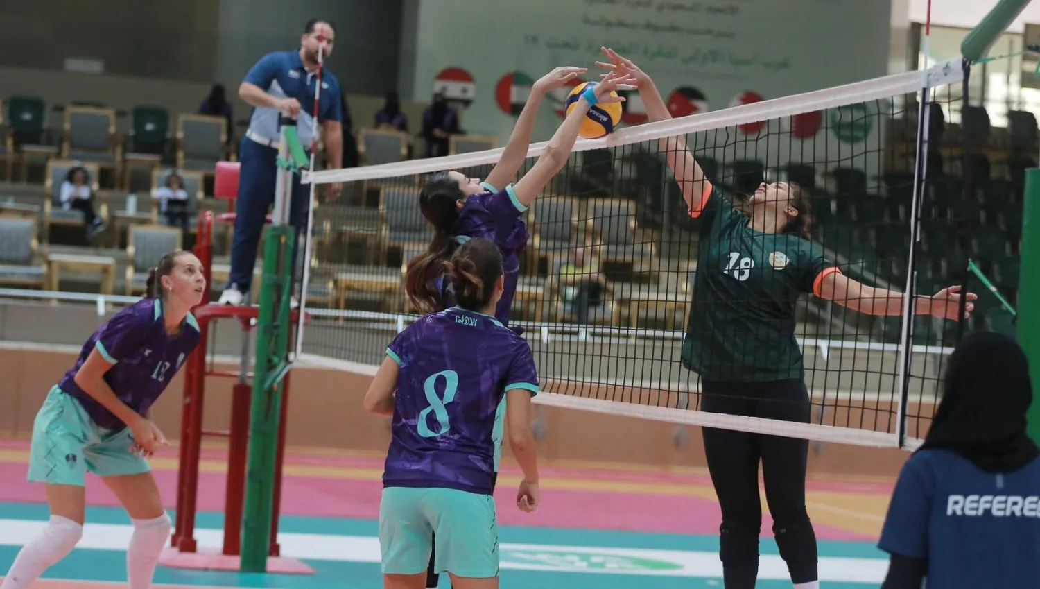 تعد هذه النسخة الأولى لدوري السيدات للكرة الطائرة (الشرق الأوسط)