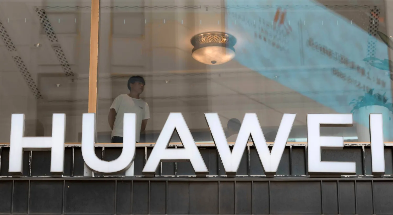 «هواوي» تطلق جهازها الجديد «Mate 60 Pro» المزود بشريحة «5G» والمكالمات عبر الأقمار الصناعية (إي بي آي)