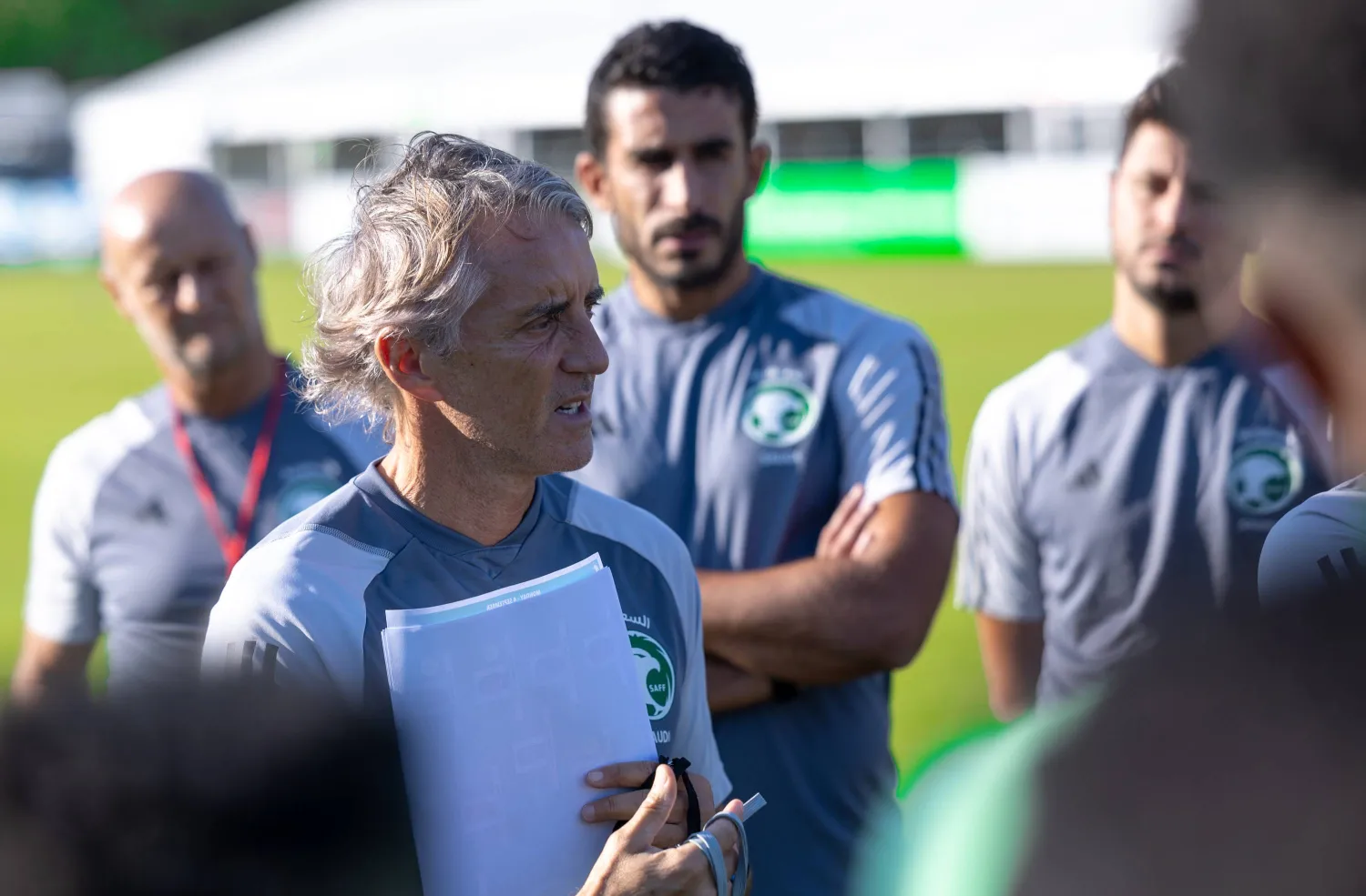 مانشيني خلال الحصة التدريبية للمنتخب السعودي (الشرق الأوسط)