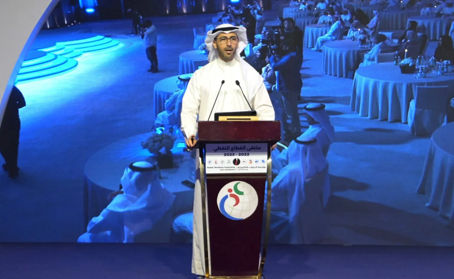الشيخ نواف سعود الصباح الرئيس التنفيذي لـ«مؤسسة البترول الكويتية» خلال إلقاء كلمته في الملتقى السنوي لقيادات القطاع النفطي (كونا)