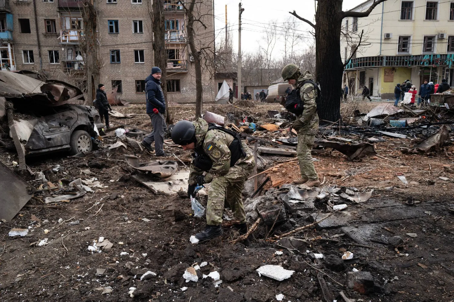 أكثر من 16 شخصاً قتلوا جراء هجوم روسي على مدينة كوستيانتينيفكا (رويترز)