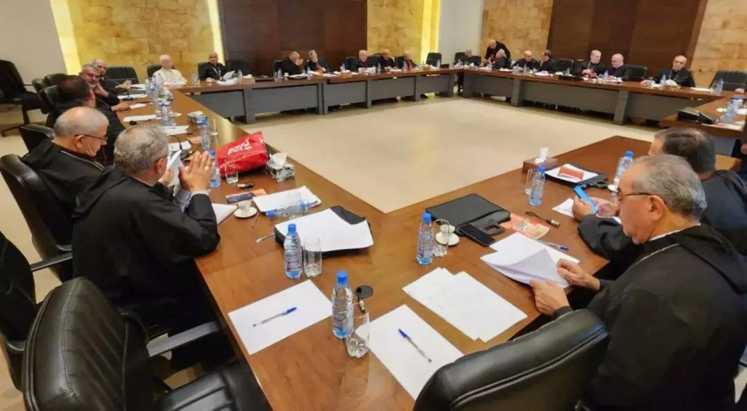 صورة نشرتها البطريركية المارونية في إكس لاجتماع المطارنة الموارنة