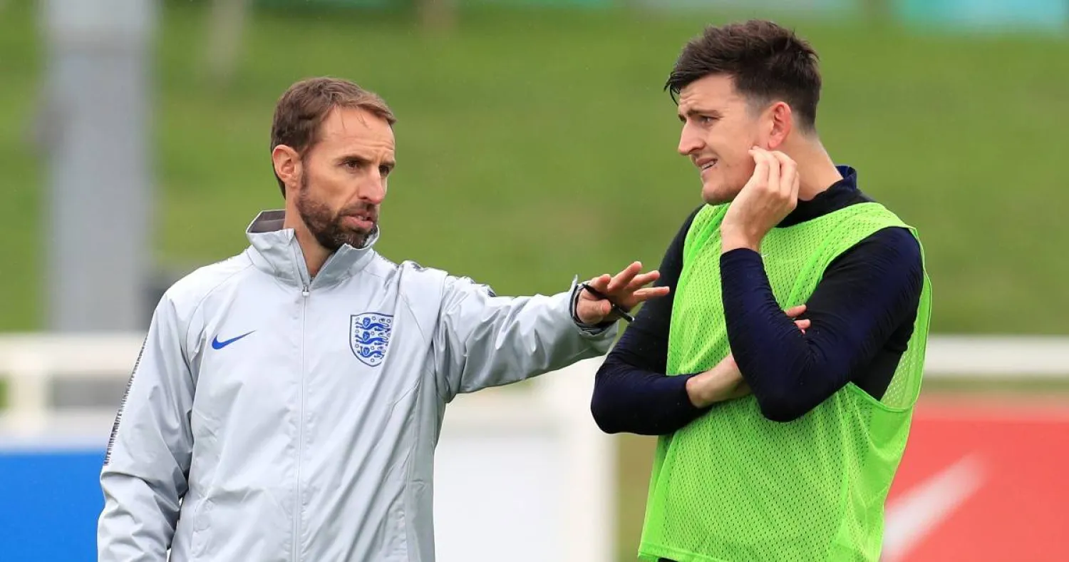 ساوثغيت يصر على اختيار ماغواير رغم أنه يمر بفترة عصيبة للغاية مع يونايتد واستبعد من التشكيلة الأساسية للفريق (إ.ب.أ)