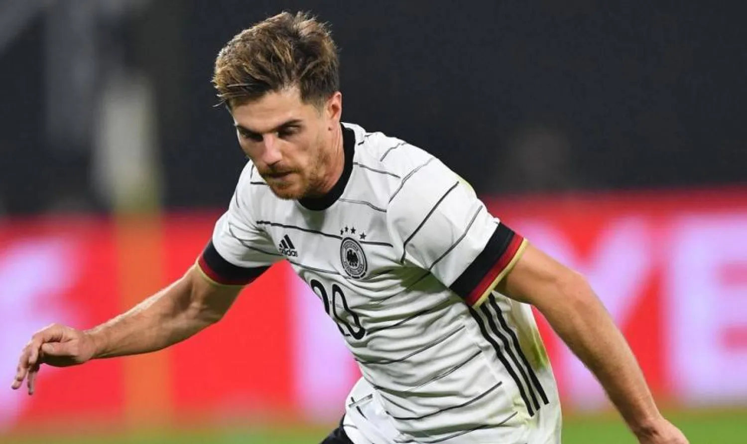يوناس هوفمان لاعب وسط ألمانيا (رويترز)