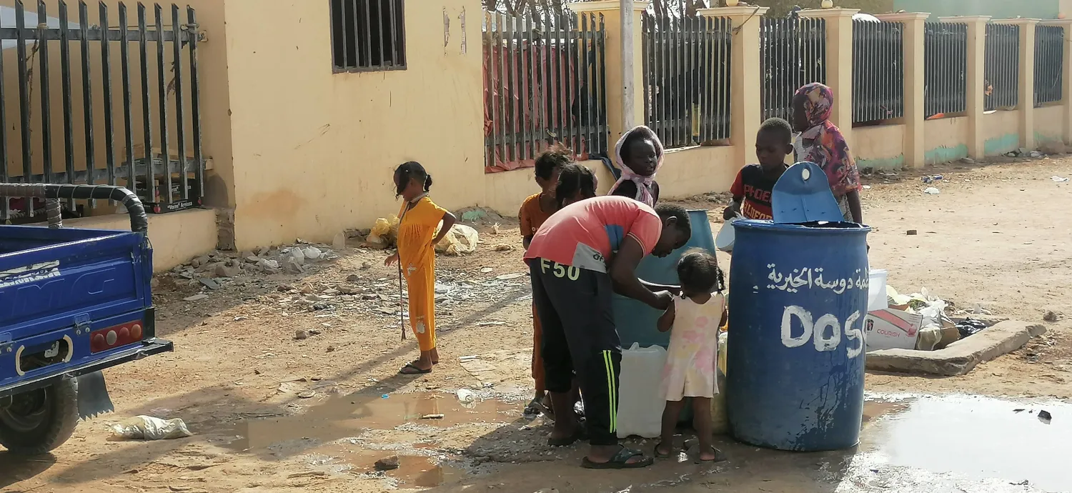 تكدست الطرقات والمتنزهات بأعداد كبيرة من النازحين (الشرق الأوسط)