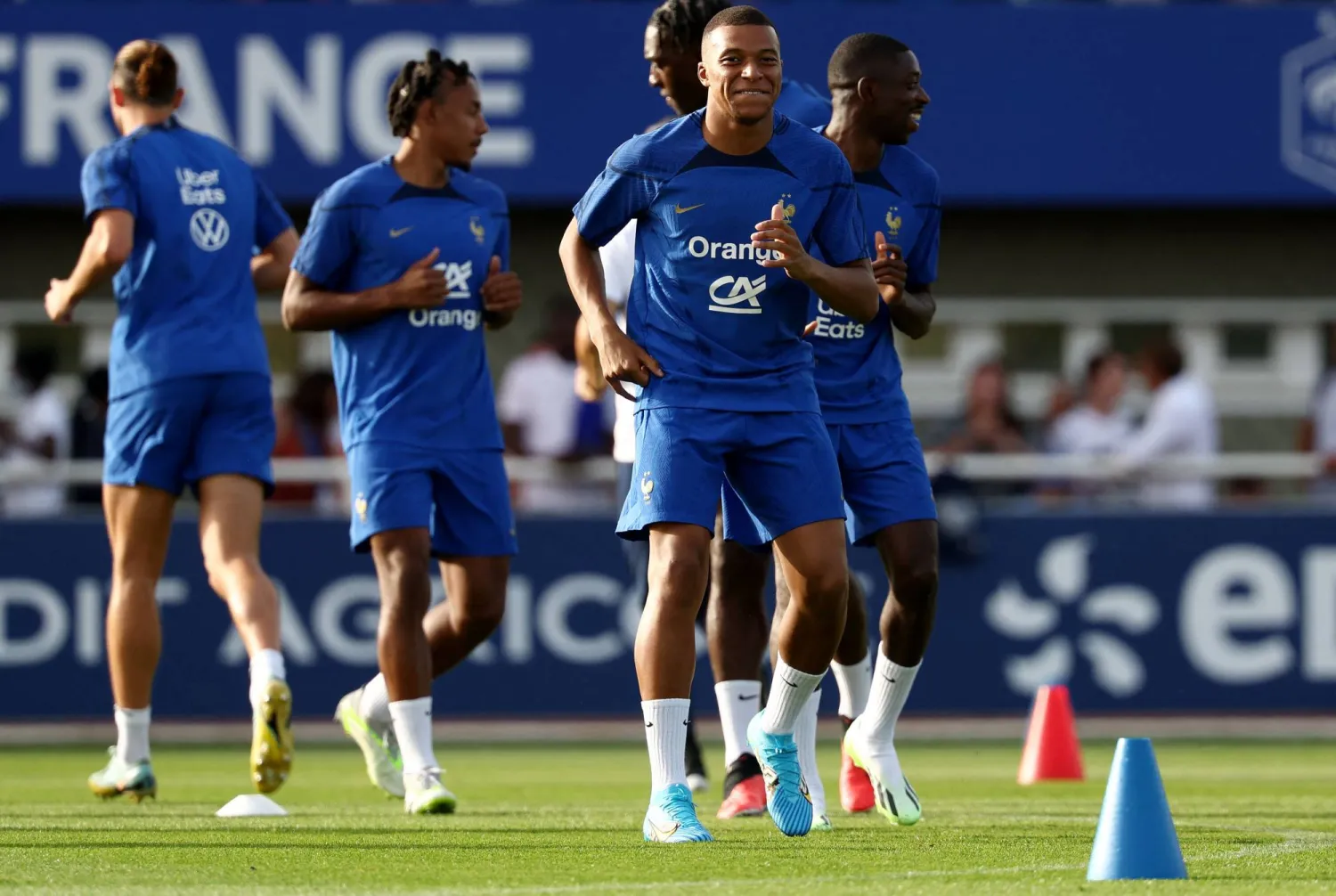 مبابي يقود منتخب فرنسا بالتدريبات استعدادا لمواجهة ايرلندا (ا ف ب)