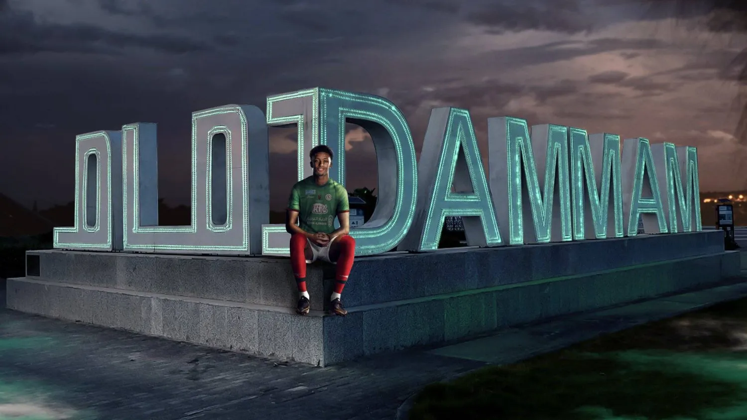 غراي خلال تقديمه في حساب الاتفاق في منصة «إكس» (نادي الاتفاق)