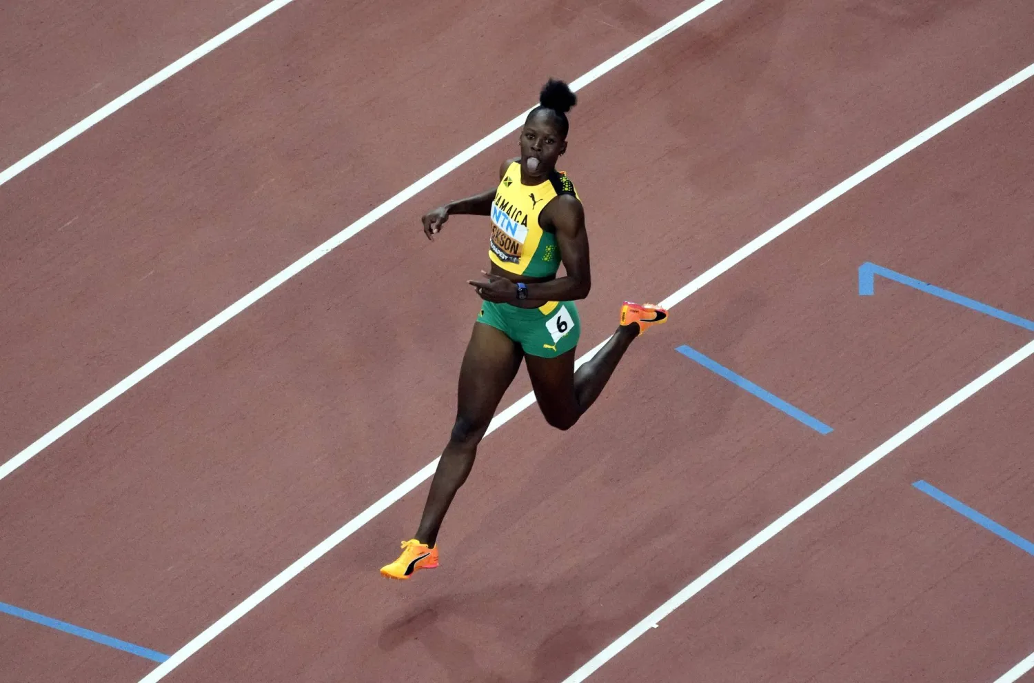 العداءة الجامايكية شيريكا جاكسون تسعى لتحطيم الرقم القياسي العالمي (أ.ب)