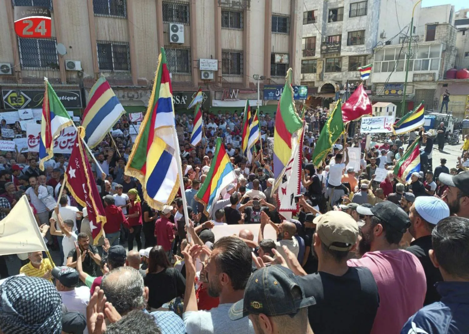 جانب من الاحتجاجات في السويداء اليوم الجمعة (موقع «السويداء 24» - أ.ب)