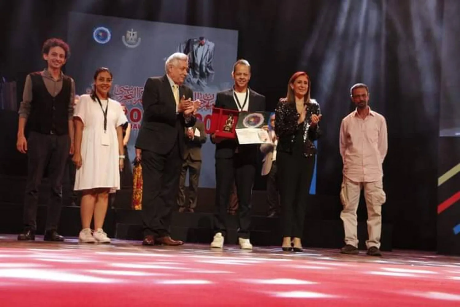 جائزة أفضل عرض بالمهرجان ذهبت إلى «من أجل الجنة - إيكاروس» (إدارة المهرجان)
