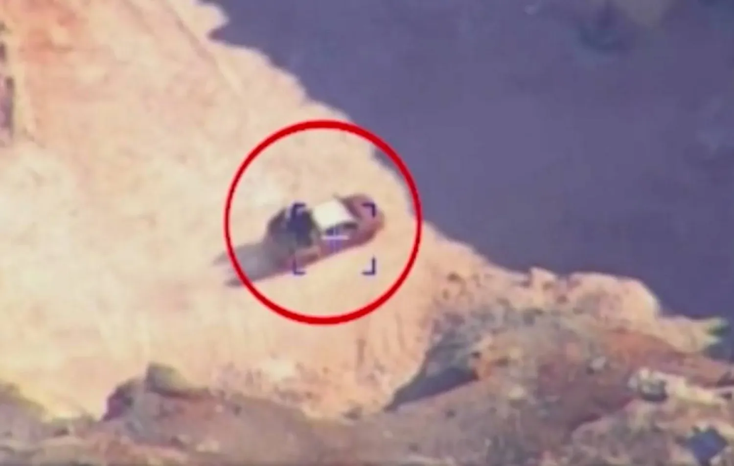 صورة من فيديو لوزارة الدفاع السورية يوضح عمليات الاستهداف الجوي في إدلب