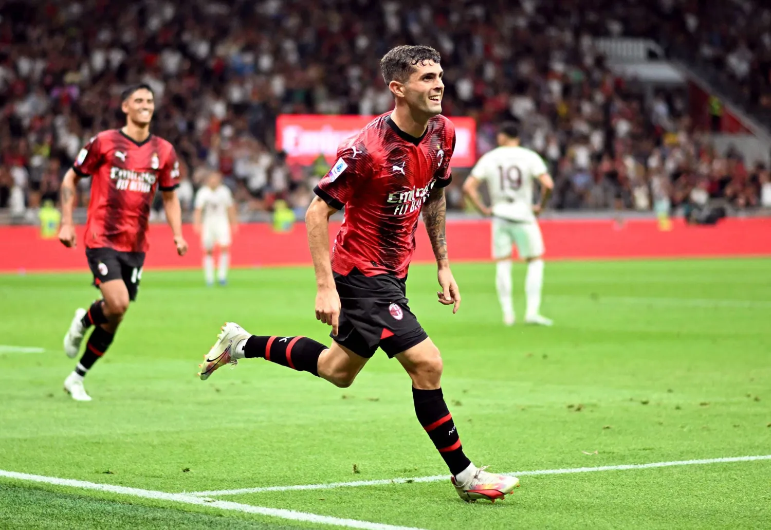 بوليسيتش وضع بصمته على فريق ميلان والدوري الإيطالي منذ أول مباراة (رويترز)