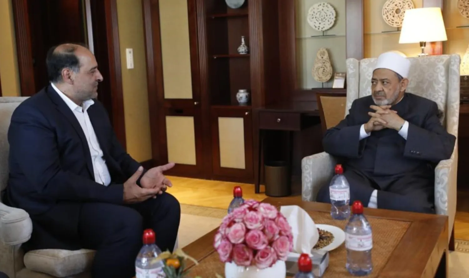 شيخ الأزهر يلتقي سفير إيران بألمانيا ويتحدث عن «التحديات المعاصرة»