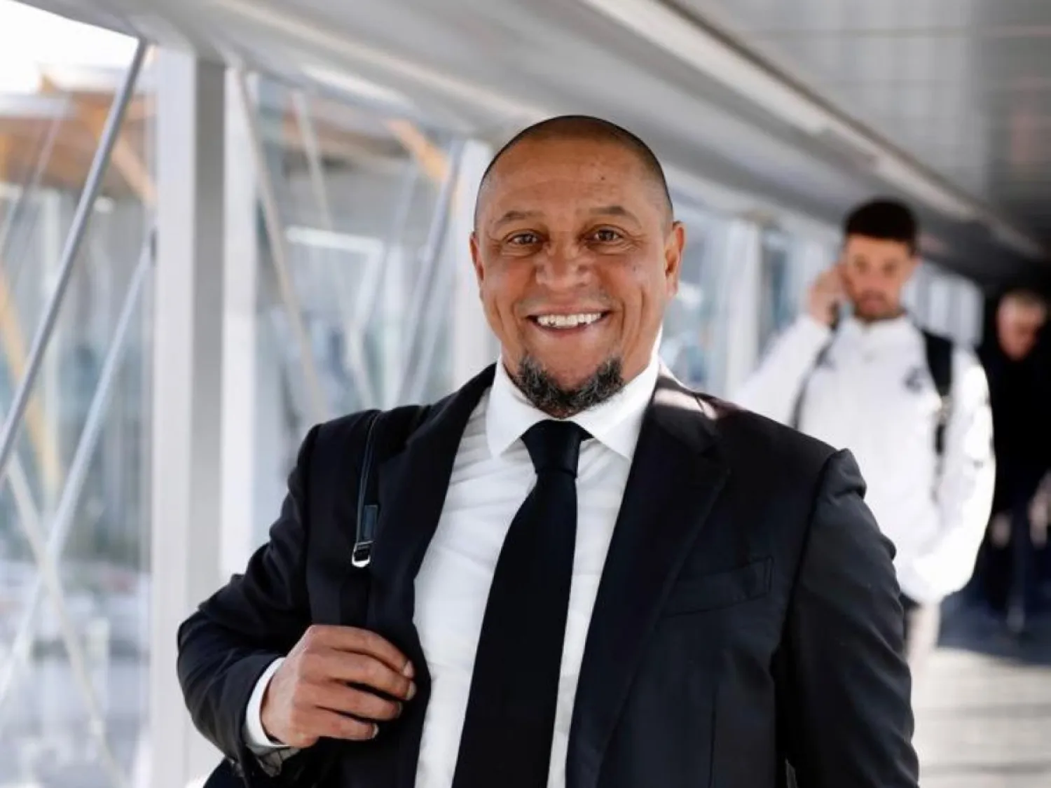 النجم البرازيلي السابق روبرتو كارلوس (الشرق الأوسط)