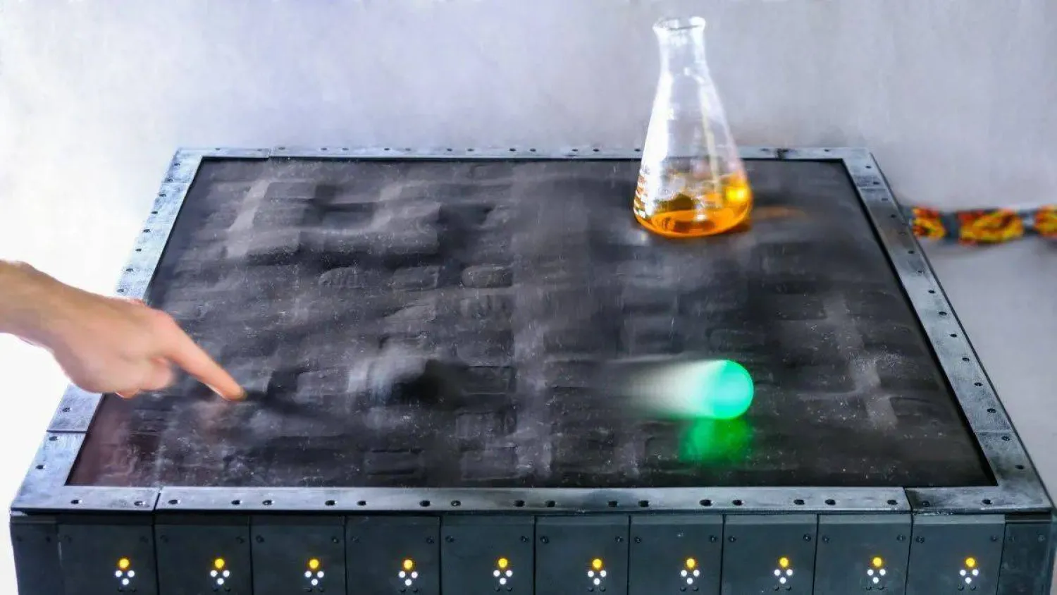 سطح  ثلاثي الابعاد متغير الشكل (جامعة كولارادو) 
