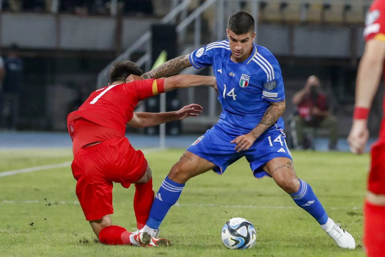 مانشيني خلال مباراة مقدونيا الشمالية الأخيرة (أ.ب)