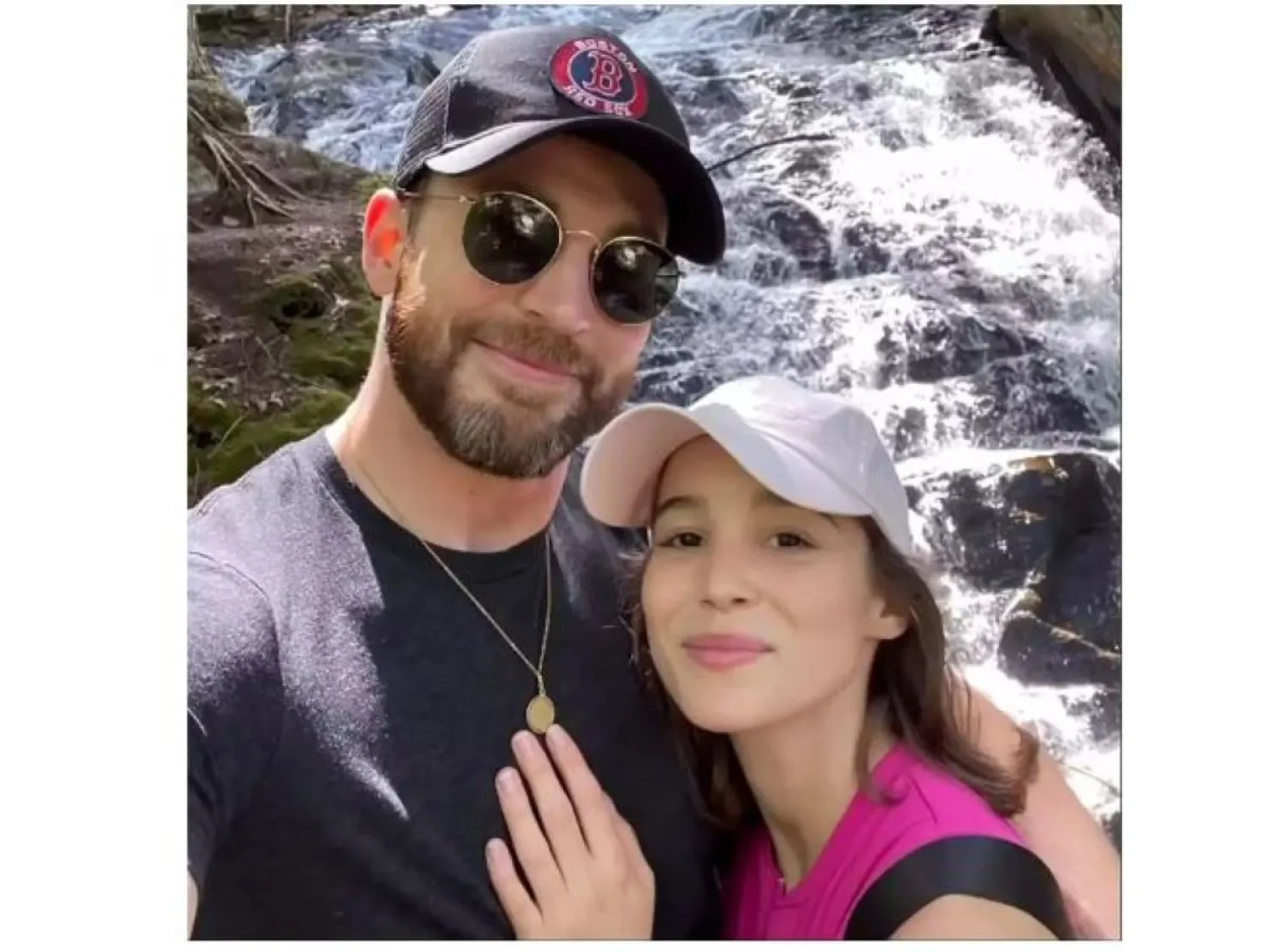 كريس إيفانز وألبا بابتيستا أعلنا عن علاقتهما في يناير الماضي (حساب الممثل بإنستغرام)