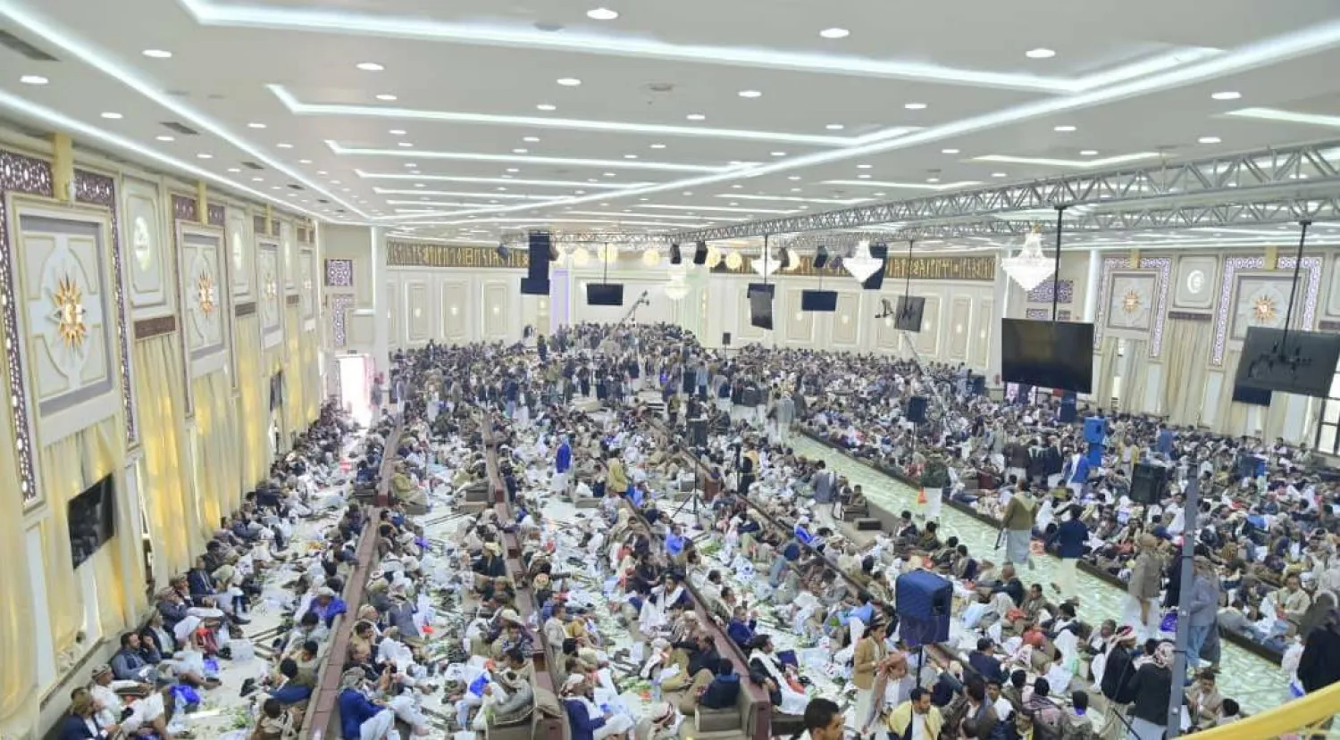 حضور كبير في حفل زفاف زعيم قبيلة حاشد اليمنية بقلب صنعاء (إكس)