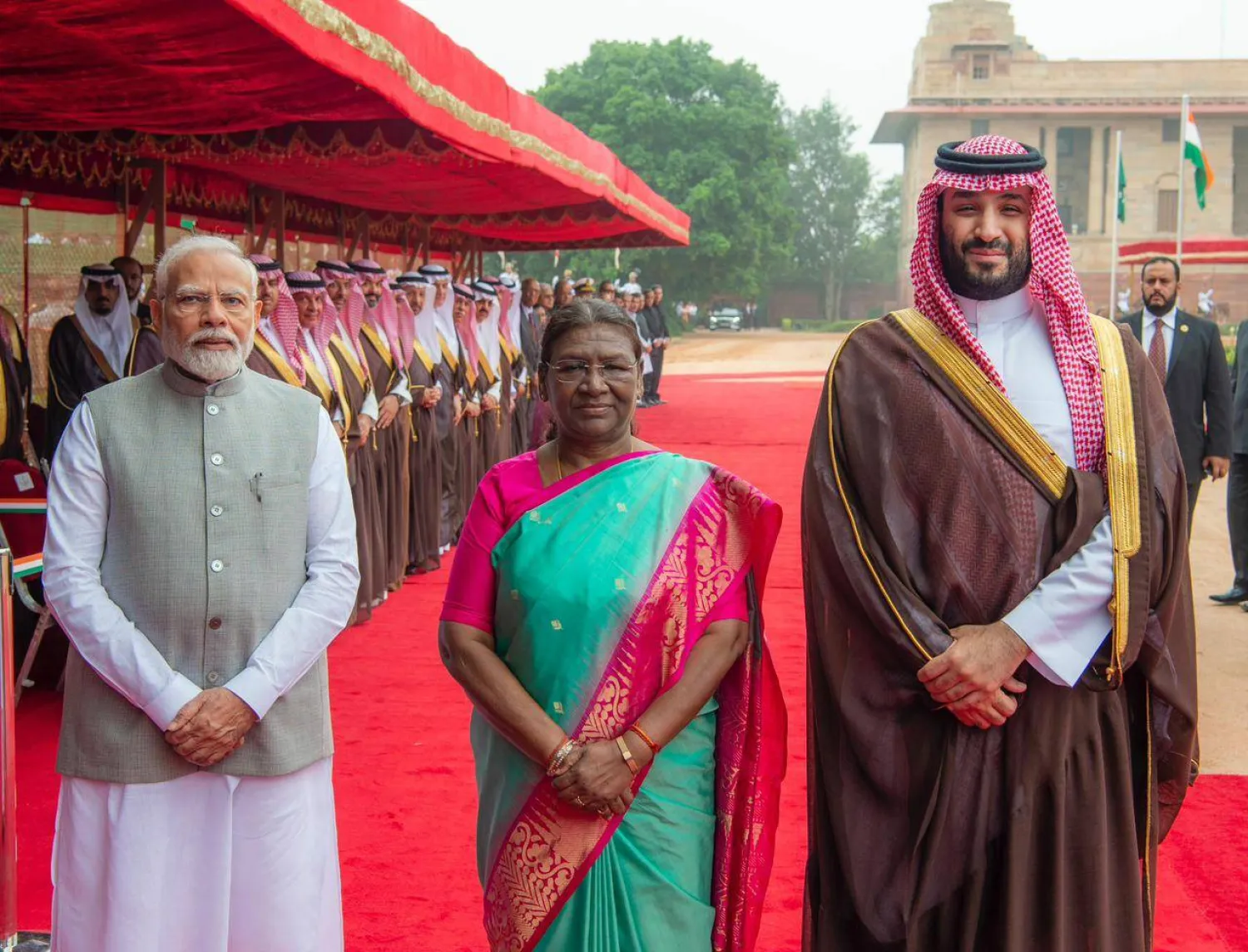 ولي العهد السعودي يلتقي رئيسة الهند ورئيس الوزراء بالقصر الرئاسي في نيودلهي (واس)