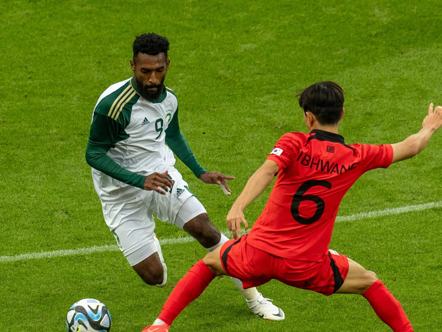 فراس البريكان مهاجم المنتخب السعودي (الشرق الأوسط)