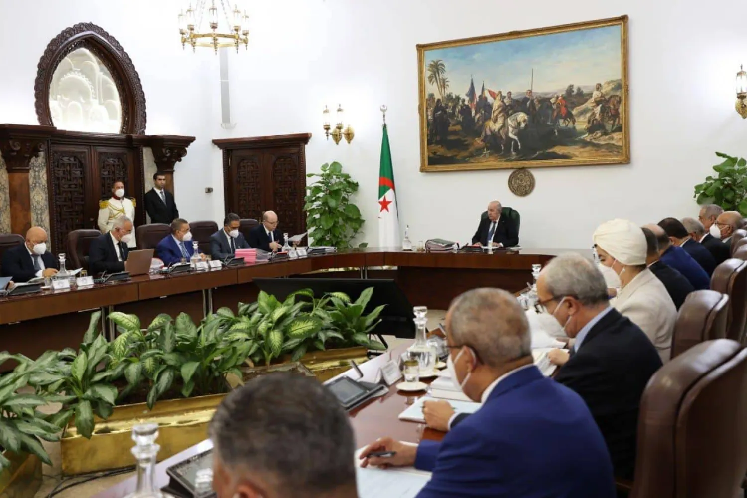 من اجتماع الرئيس الجزائري بطاقمه الحكومي أمس الثلاثاء (الرئاسة الجزائرية)