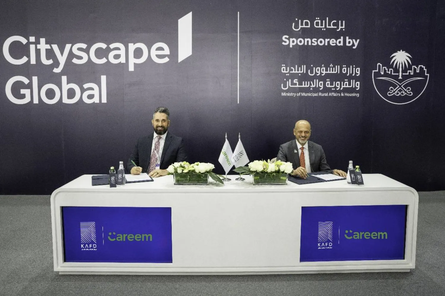 جانب من توقيع الاتفاقية بين «كافد» و«كريم» على هامش معرض سيتي سكيب العالمي (الشرق الأوسط)