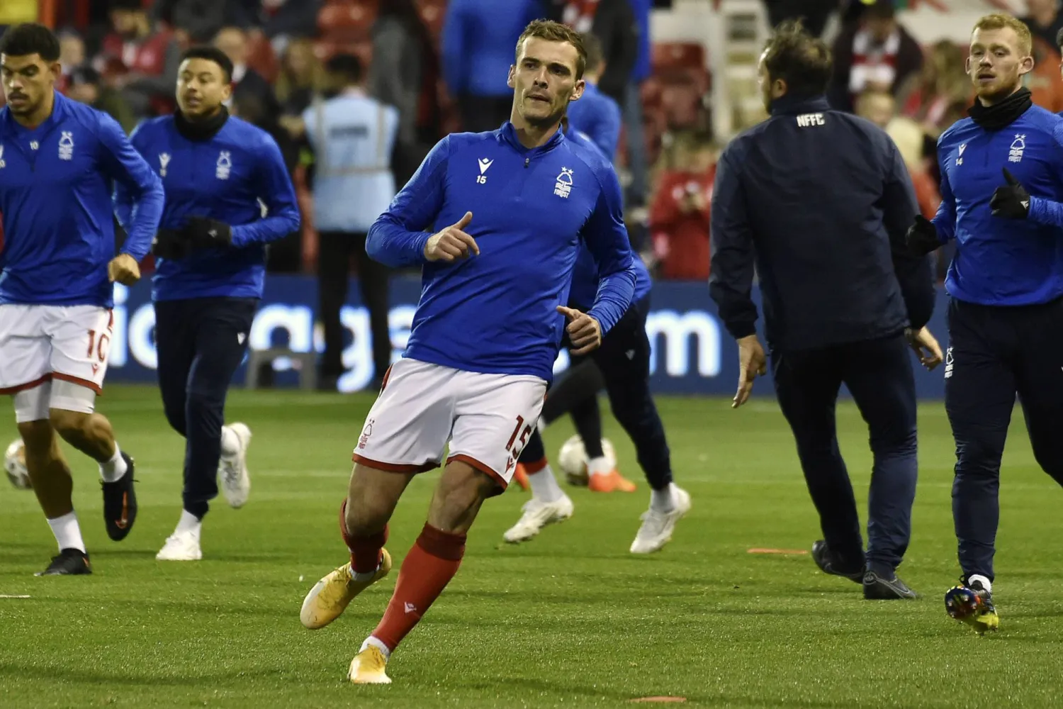 توفولو لاعب نوتنغهام فورست أوقف 5 أشهر مع وقف التنفيذ (أ.ب)