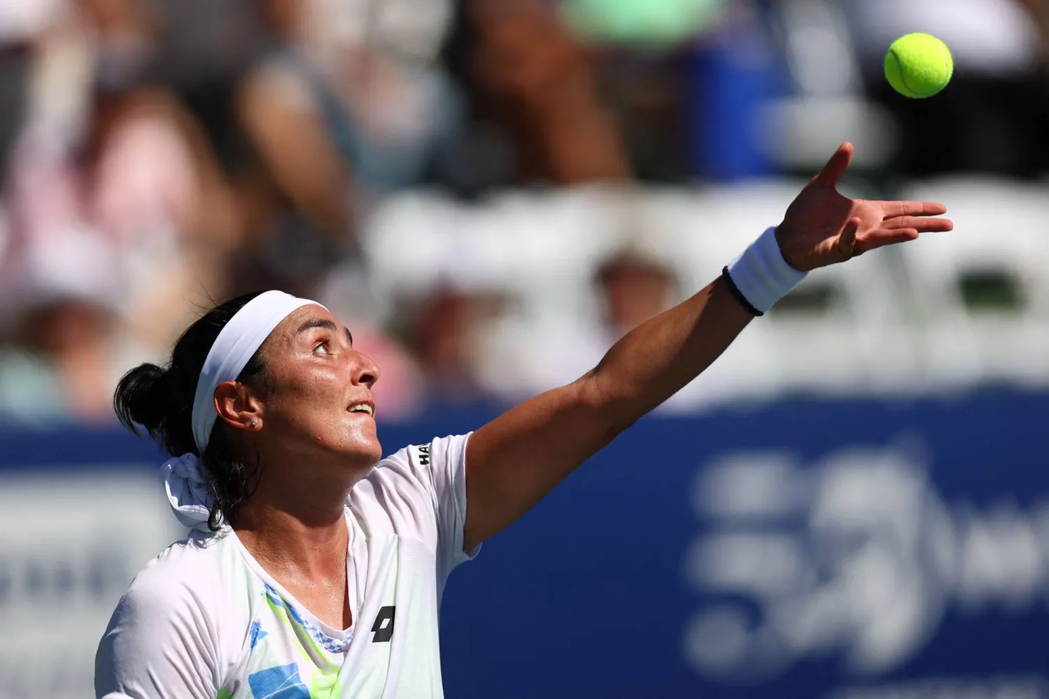 SAN DIEGO, CALIFORNIA - SEPTEMBER 13: Ons Jabeur of Tunisia serves against Anastasia Potapova in the first set at the Cymbiotika San Diego Open at Barnes Tennis Center on September 13, 2023 in San Diego, California. Joe Scarnici/Getty Images/AFP