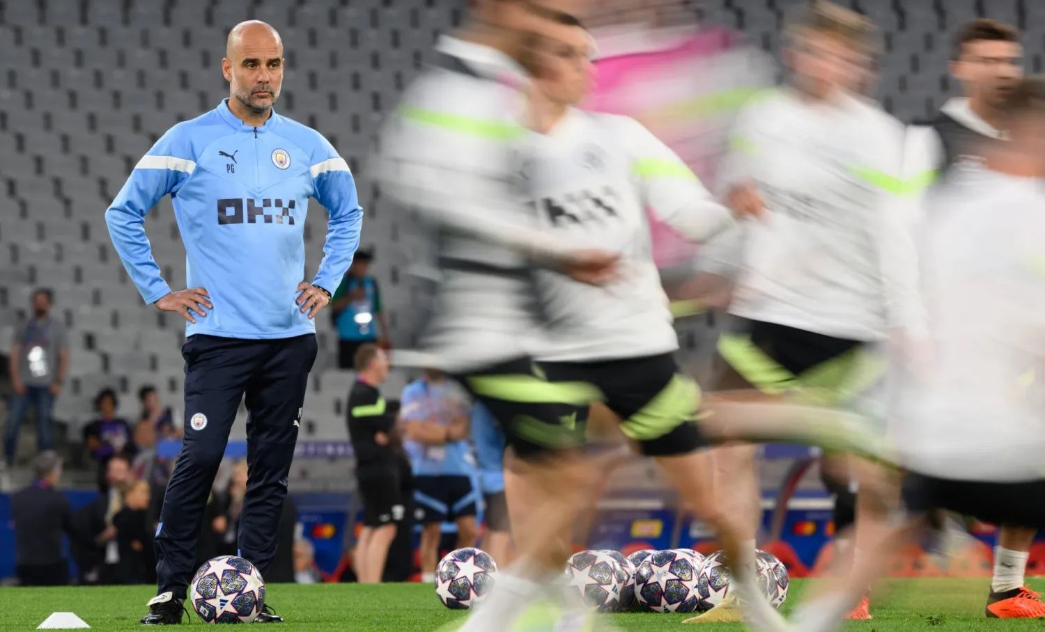 المدرب غوارديولا بدا غير واثق بعودته في بداية مشوار الفريق (د.ب.أ)