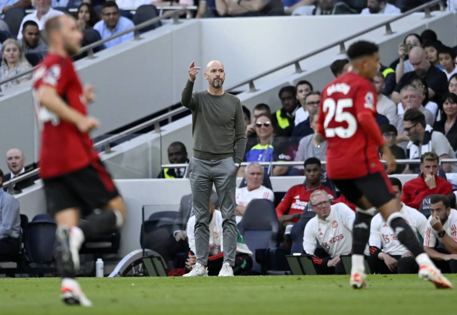 تن هاغ مطالب بوقف يونايتد لنزيف النقاط والخروج من لقاء برايتون بنتيجة ايجابية (رويترز)