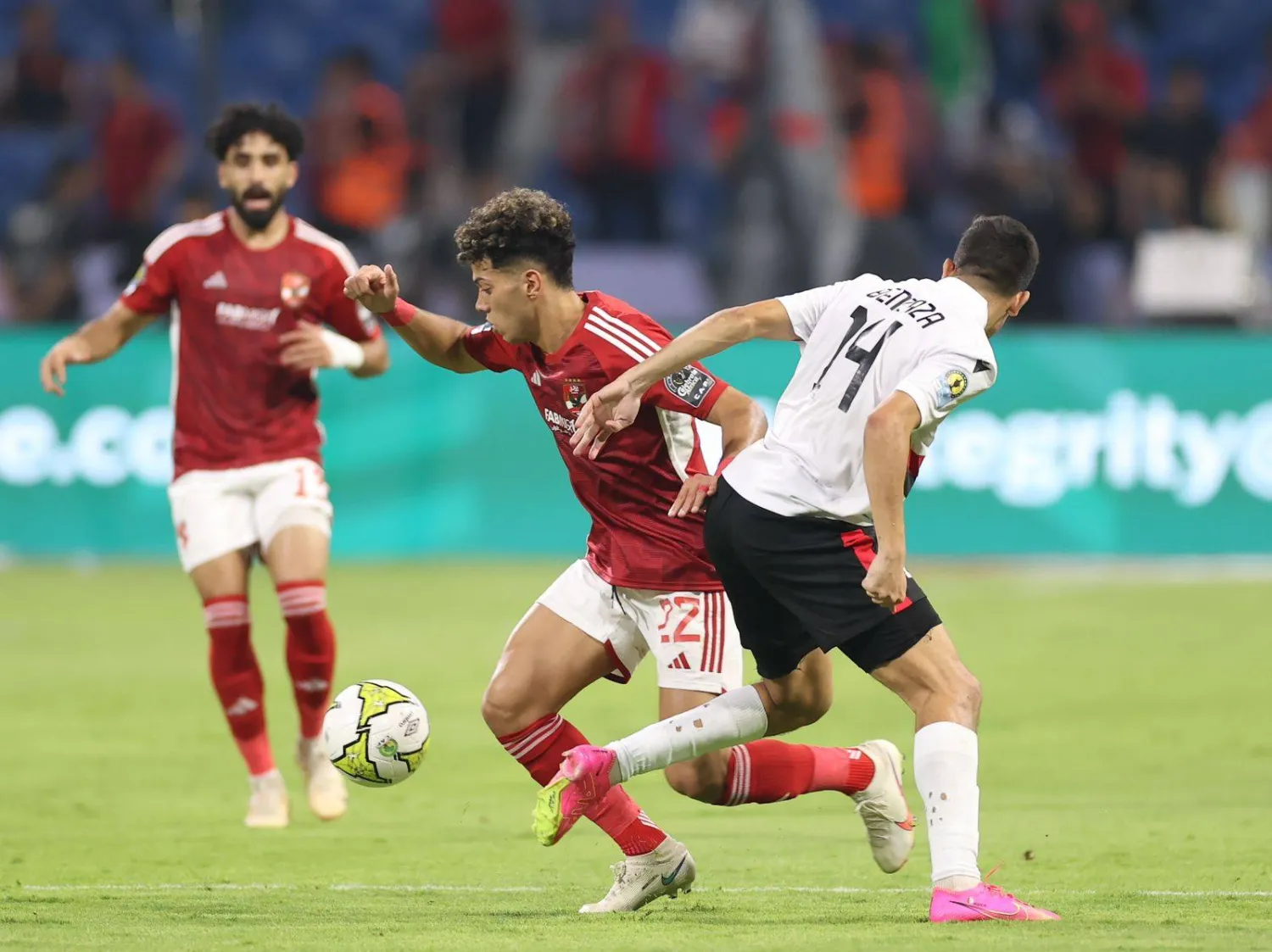 من المواجهة التي جمعت الأهلي واتحاد الجزائر على كأس السوبر الأفريقي (تصوير: عدنان مهدلي) 
