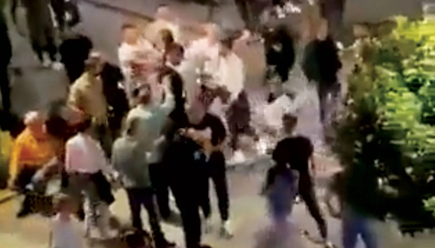 لقطة الاعتداء على المواطن الكويتي في طرابزون التركية كما ظهرت في وسائل التواصل الاجتماعي