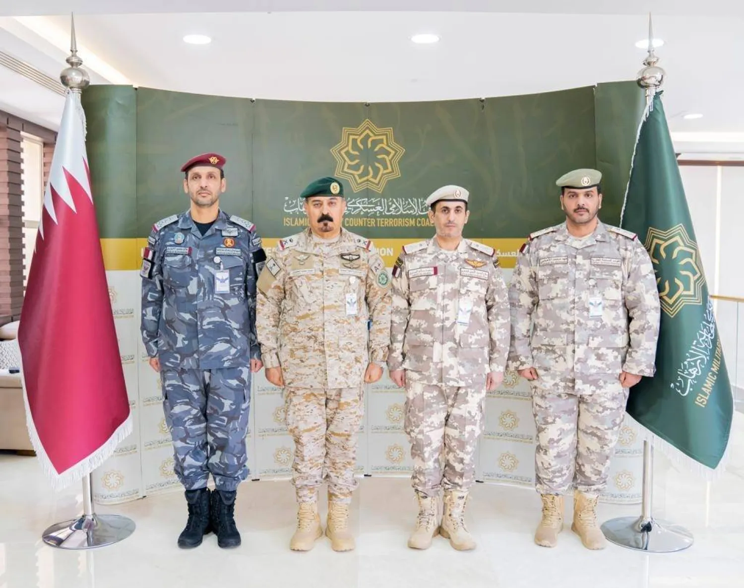 الأمين العام للتحالف الإسلامي اللواء محمد المغيدي مع ممثلي دولة قطر (الشرق الأوسط)