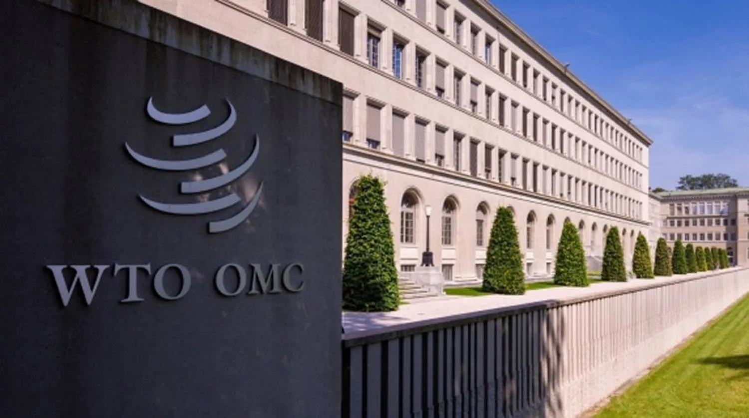 أوكرانيا تشكو بولندا وسلوفاكيا والمجر لمنظمة التجارة بسبب حظر واردات الأغذية