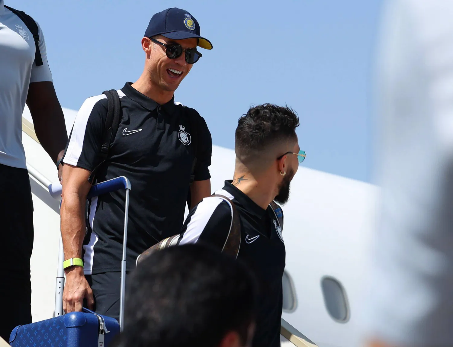 رونالدو في مطار الرياض قبل مغادرة البعثة النصراوية إلى طهران (الشرق الأوسط)