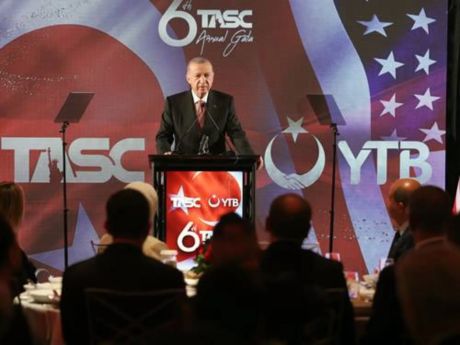 إردوغان متحدثاً خلال لقائه ليل الاثنين - الثلاثاء مع ممثلي مؤسسات فكرية أميركية في نيويورك (الرئاسة التركية)