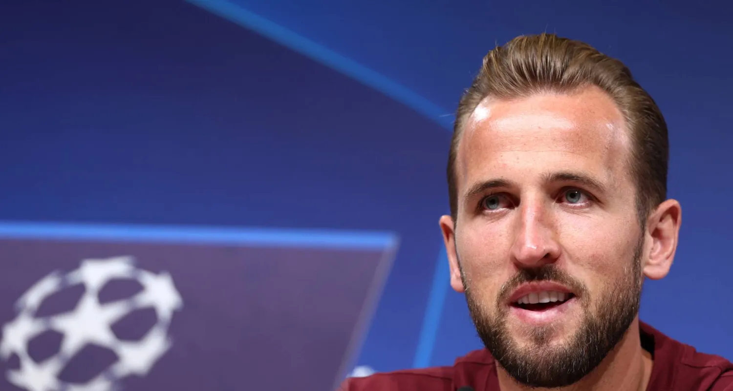 كين الهداف التاريخي للمنتخب الإنجليزي خلال المؤتمر الصحافي (إ.ب.أ)