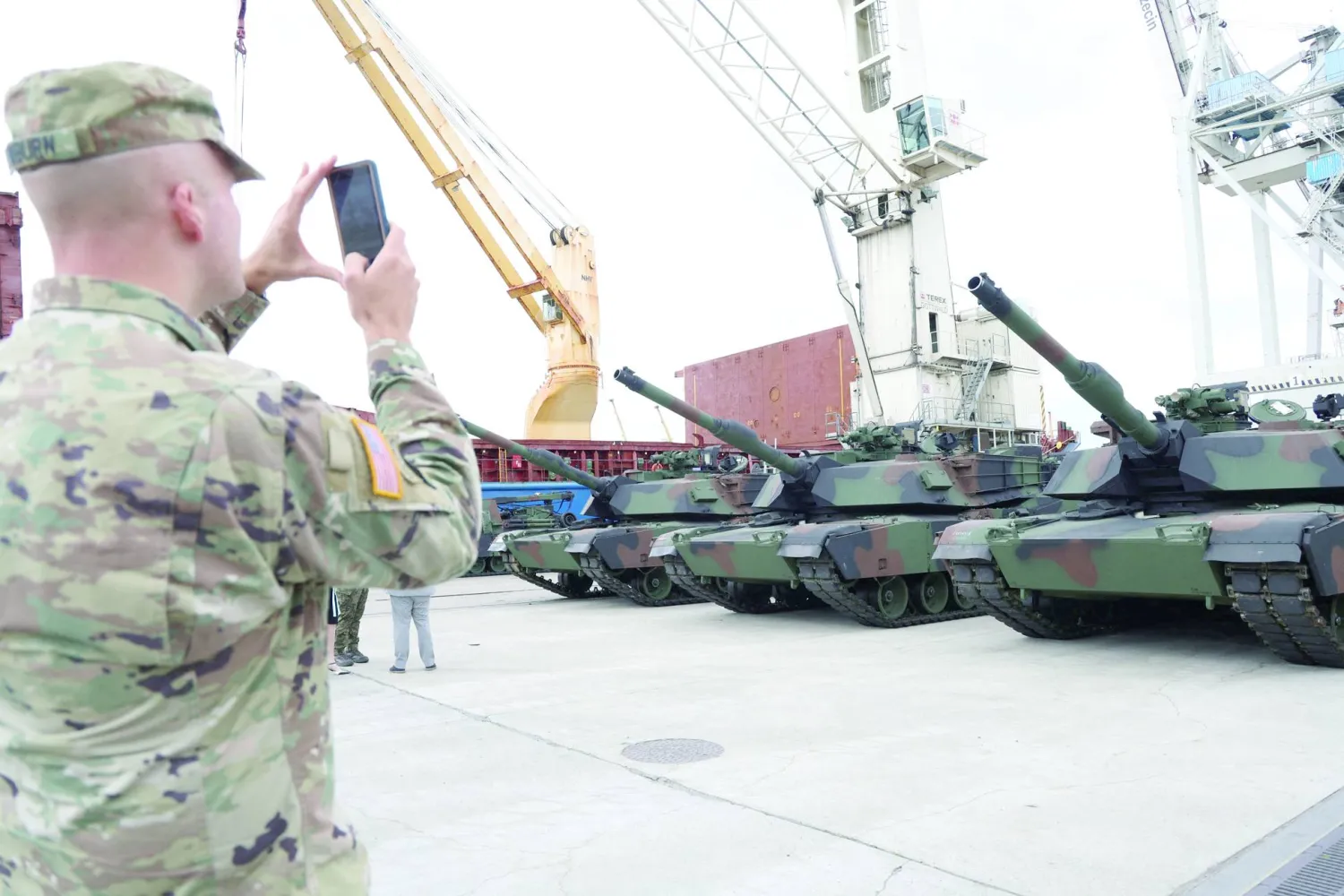 
رجّح مسؤولون أميركيون إرسال دبابات «أبرامز» الأميركية إلى ساحة المعركة قريباً (رويترز)