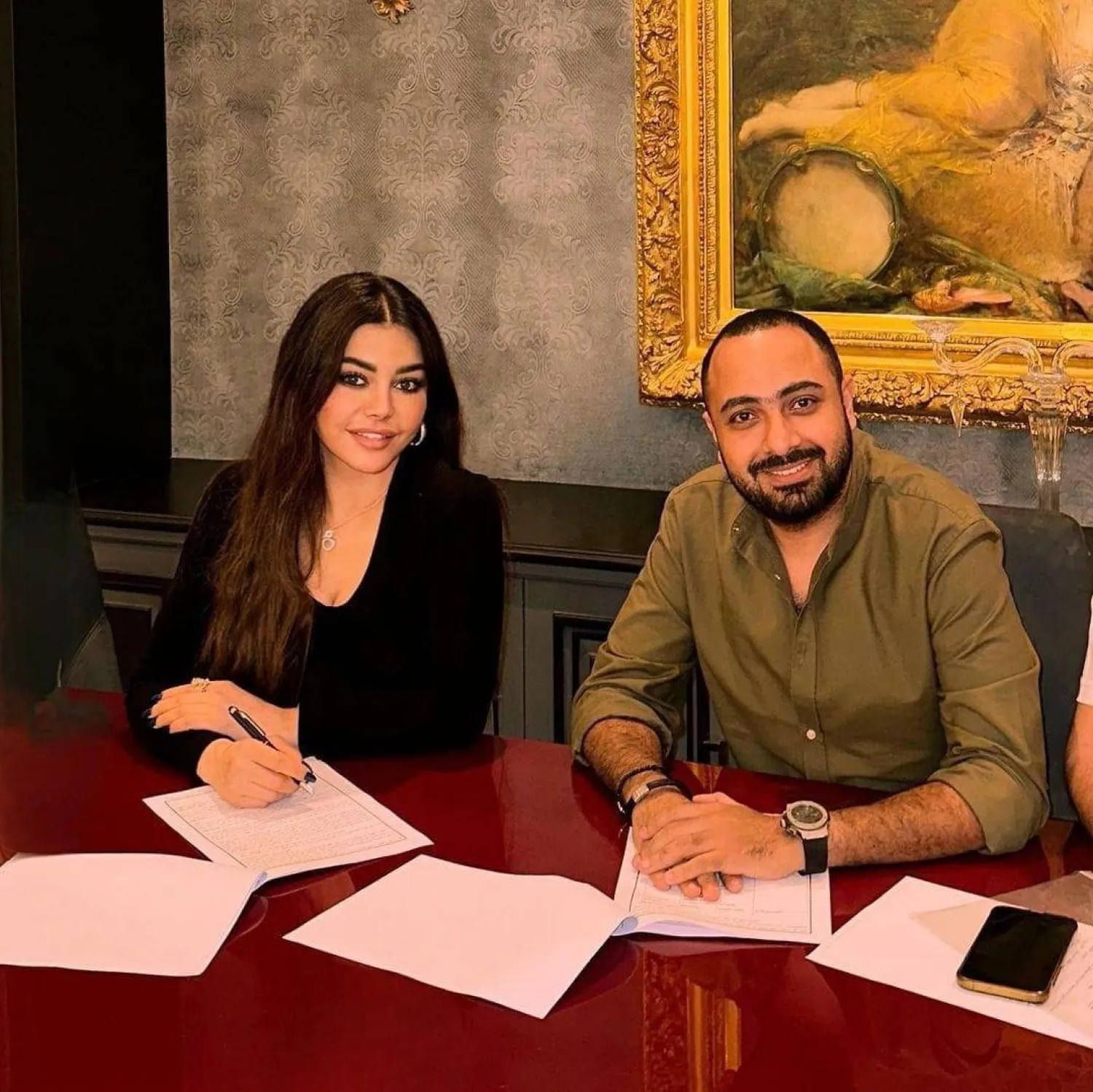 جانب من توقيع عقود العمل (حساب وهبي على فيسبوك)