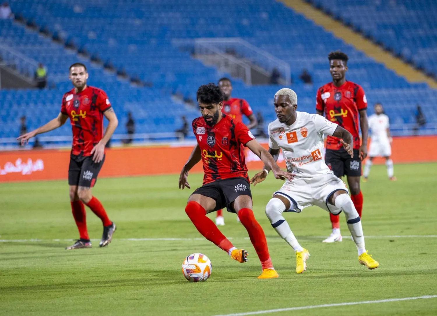 من الواجهة التي جمعت الرياض والفيحاء في الدوري السعودي (تصوير: سعد الدوسري)