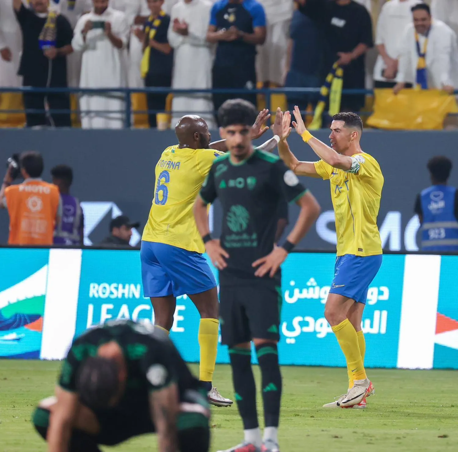 كريستيانو رونالد يحتفل بالثنائية التي سجلها في شباك الأهلي (صالح الغنام)
