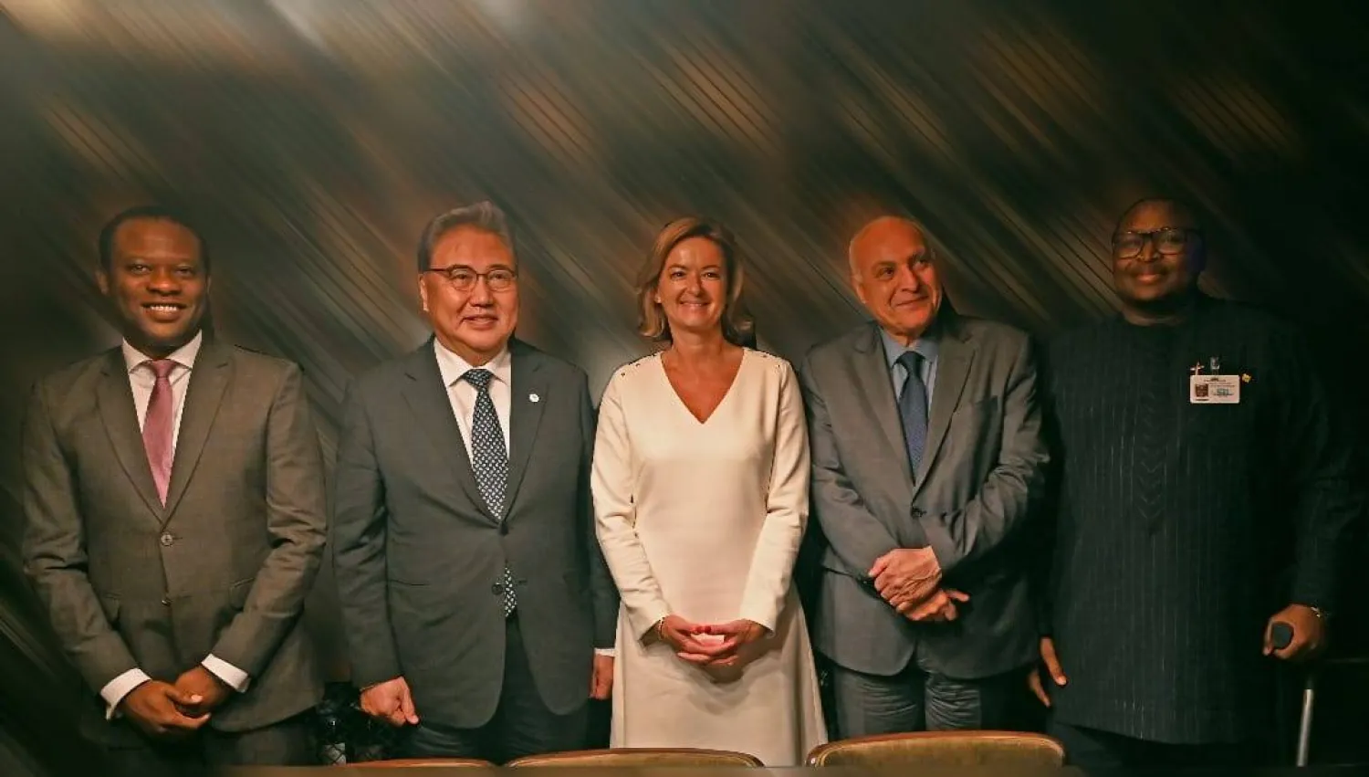 وزير خارجية الجزائر (الثاني على اليمين) في اجتماع مع الأعضاء الجدد غير الدائمين بمجلس الأمن (الخارجية الجزائرية)