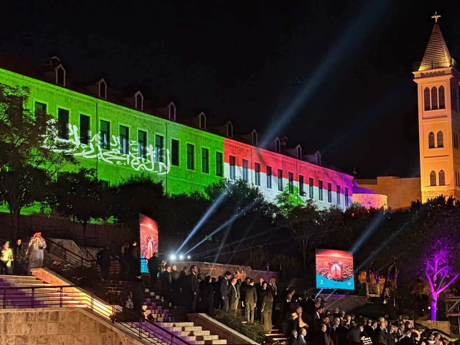 احتفال بالعيد الوطني السعودي الـ93 في بيروت شارك فيه مسؤولون لبنانيون ووزراء ونواب (الشرق الأوسط)