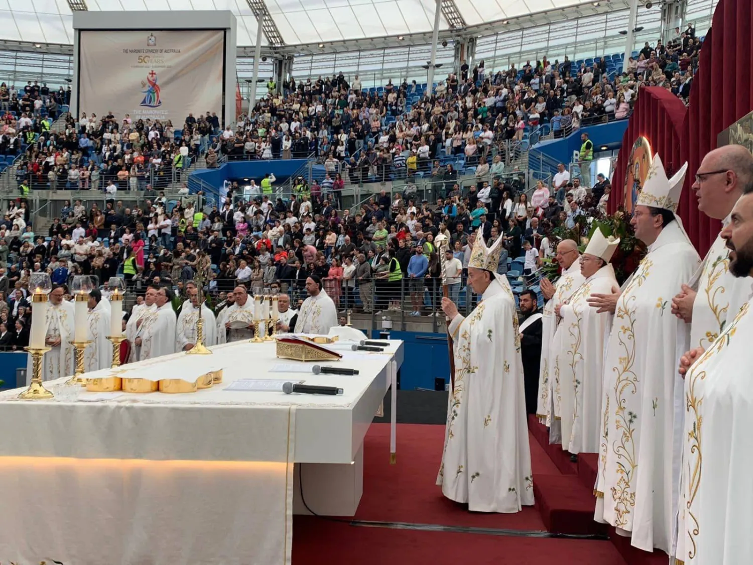 صورة من صفحة البطركية المارونية في «فيسبوك» للراعي مترئساً قداساً في سيدني