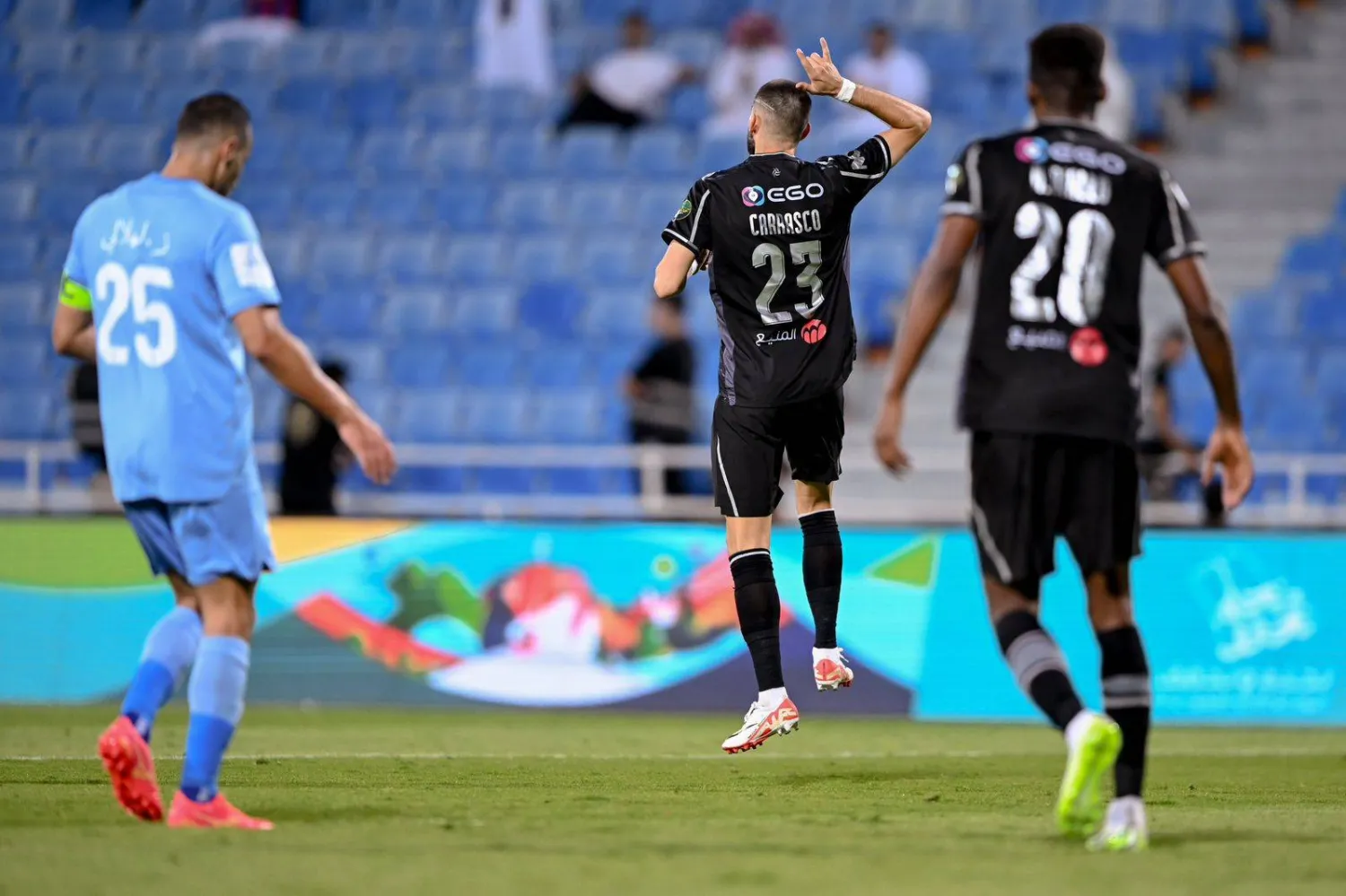 كاراسكو يحتفل على طريقته بعد تسجيله الهدف الأول (تصوير: عبدالرحمن لسالم)
