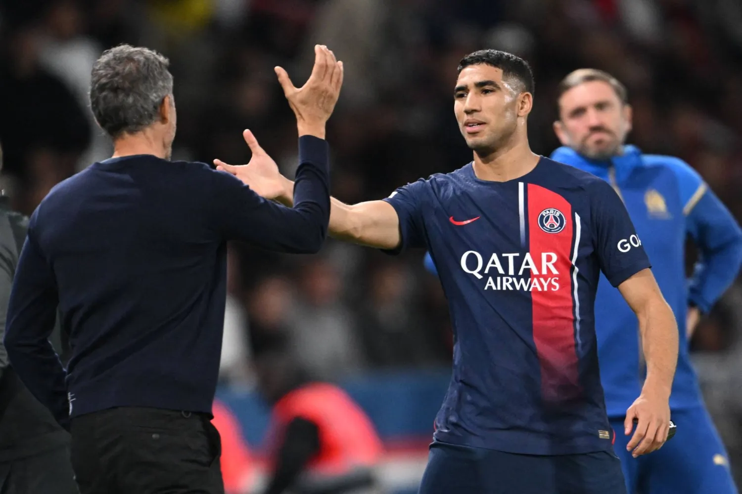 إنريكي قال إن حكيمي يسخر منه كلما تحدثا عن المنتخبين المغربي والإسباني (أ.ف.ب)