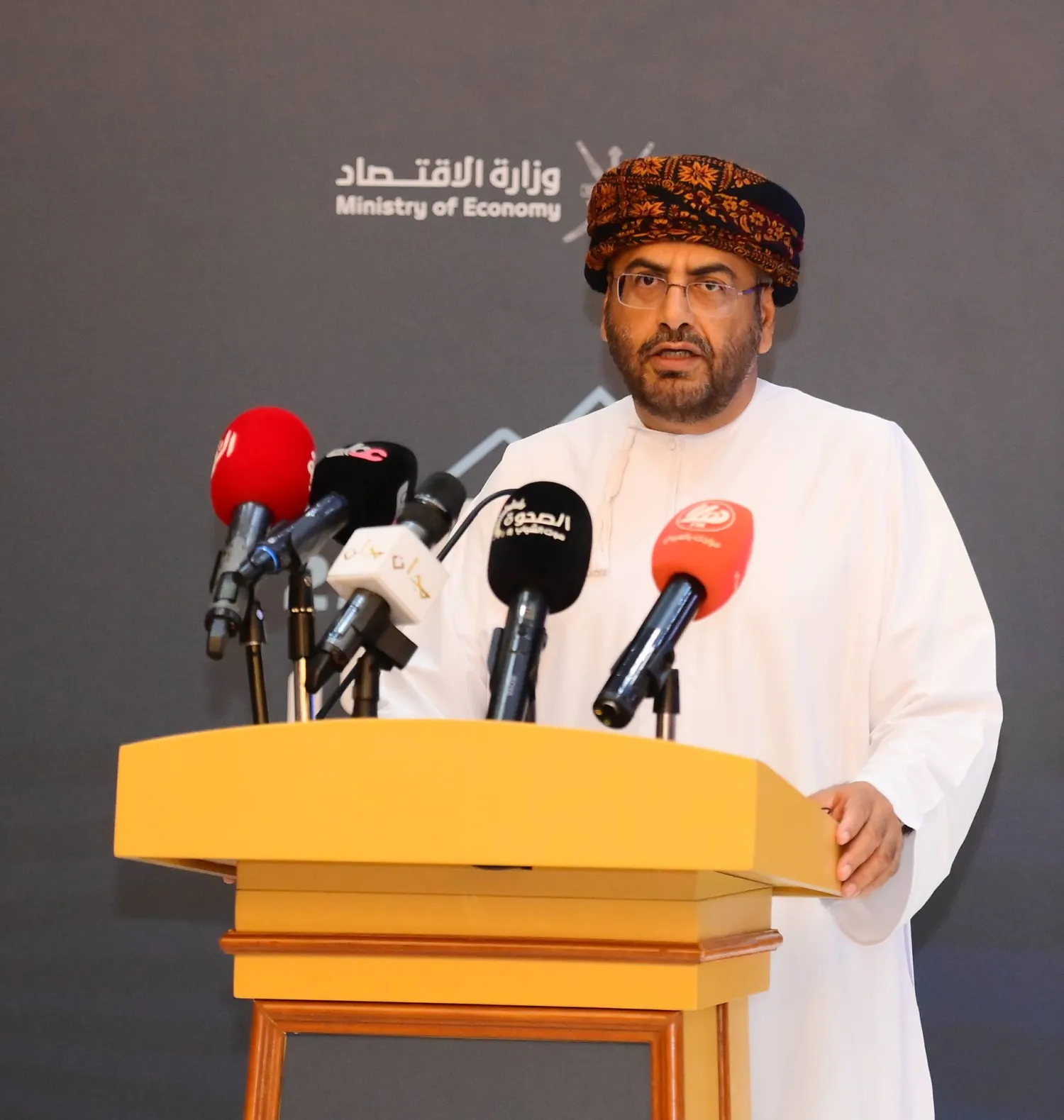 وزير الاقتصاد العماني د. سعيد الصقري (العمانية)