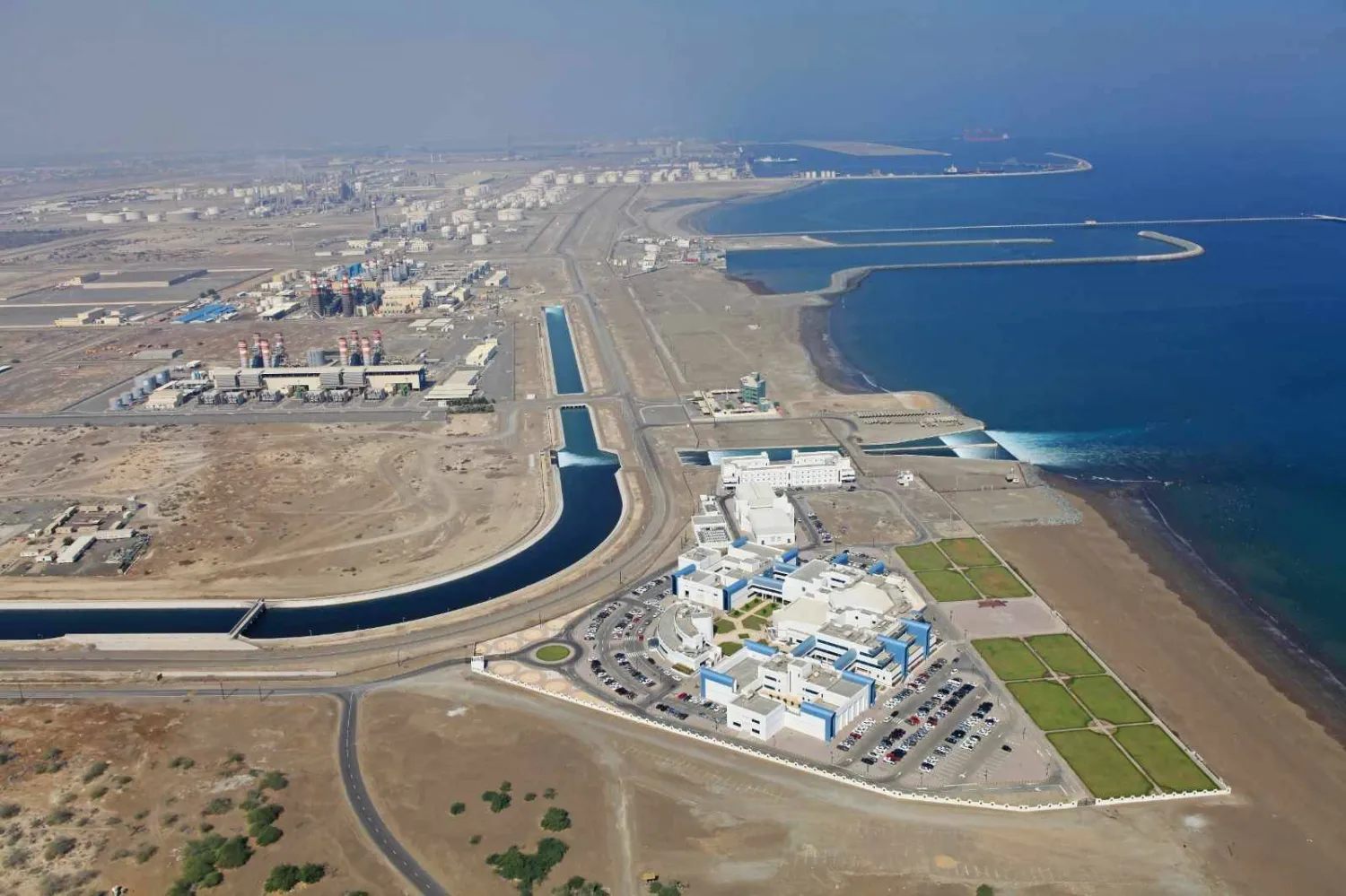 صورة من الجو لسلطنة عمان