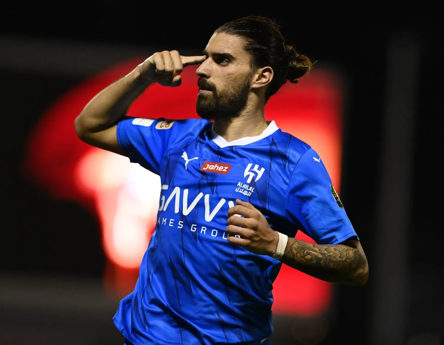 نيفيز محتفلاً بهدفه الثمين في الجبلين (تصوير: بشير صالح)